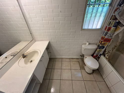 Casa En Venta De 3 Dorm. En Lampa