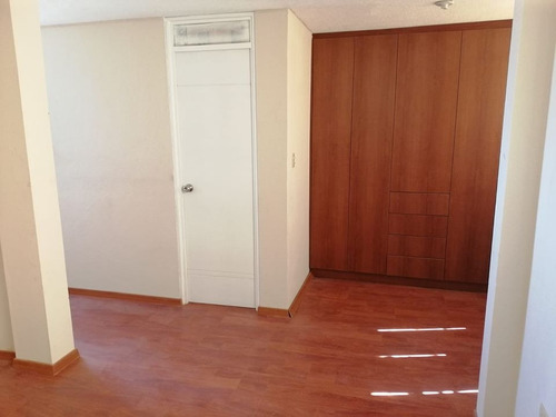 Imagen 4 de 13 de Casa 3 Pisos En Conjunto