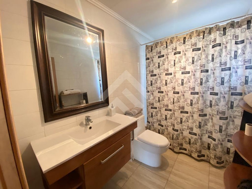 Casa En Arriendo De 6 Dorm. En Colina
