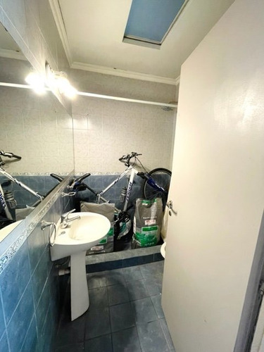 Venta Vivienda Multifamiliar De 6 Amb.c/ Local,parque Y Quincho. Barrio Chauvin. Sobre Lote Propio.