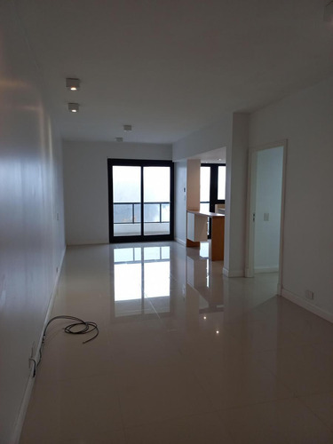 Super Dpto De 2 Amplios Ambientes (75 M2) En Marina Golf Cc. Vistas Abiertas 180º Al Agua Y Espacios Verdes, Todo Externo Y Luminoso. En Alquiler U$d 850. Cochera Y Amarra
