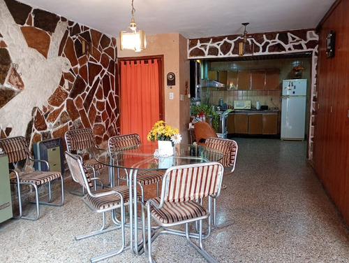 Casa 2 Dorm Monseñor P Cabrera