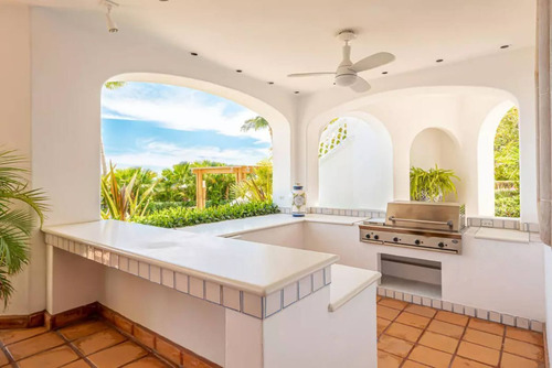 Casa De Lujo Con Jardín, Terraza, Pergola Y Alberca Privada,