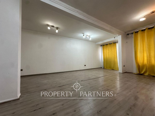 Amplia Propiedad En Sector Residencial Con Excelen...