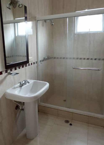 Townhouse En Alquiler El Castaño