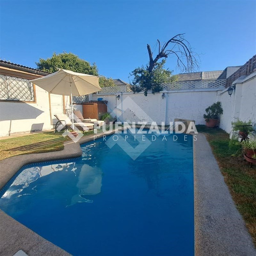 Casa En Venta De 5 Dorm. En La Cisterna