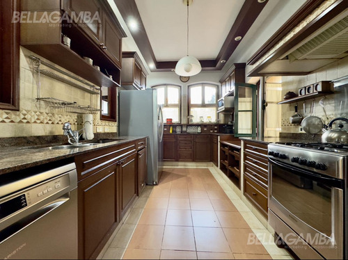 Casa Venta Vicente Lopez 7 Ambientes Jardin Pileta