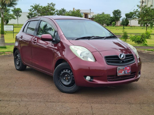 Imagen 2 de 10 de Toyota Vitz Aut