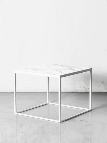 Imagen 2 de 10 de Mesa Ratona Simil Marmol Con Est. Hierro Estilo Minimalista