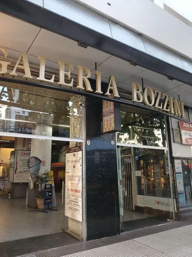Aire Acondicionado Y Abre Puerta, Ubicación Por La Mitad De La Galería.