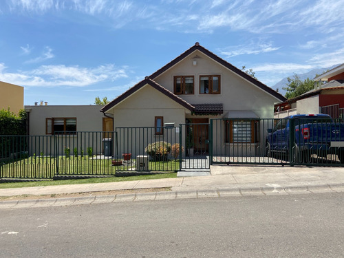 Hermosa Y Amplia Casa En Alto Macul: Lista Para Habitar