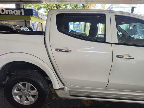 Mitsubishi L200 2.4 Cabina Doble 4x2 Mt