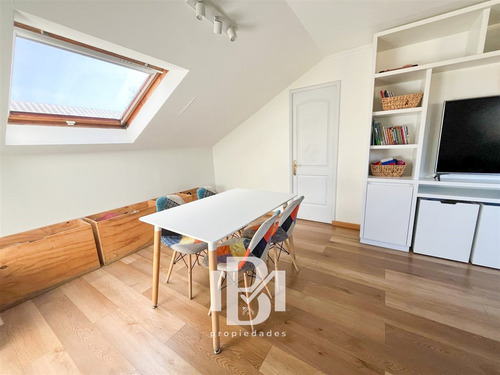Casa En Venta De 3 Dorm. En Lo Barnechea