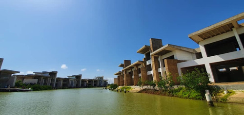 Imagen 8 de 22 de Townhouse De 115m2 Con Muelle Privado.