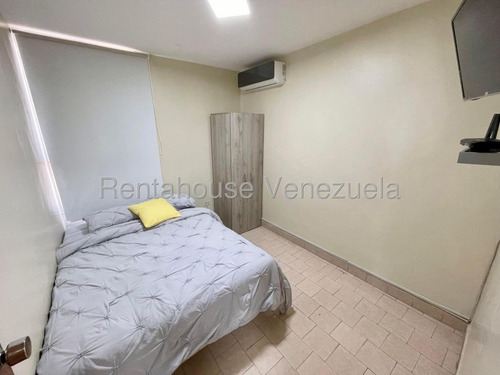 Hermoso Apartamento En Venta En Una De Las Zonas Mas Concurridas Al Este De La Ciudad,urb Club Hipico Las Trinitarias Barquisimeto - M -c -t- #// Monica Carrasquel, Rah Centro Occidente /*# Oportunida