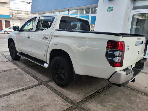 Mitsubishi L200 2.4 Cabina Doble 4x2 Mt