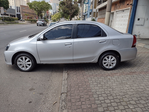 Imagem 11 de 11 de Toyota Etios 2019 1.5 X Plus 16v Aut. 4p