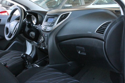 Imagem 7 de 11 de Hyundai Hb20 1.0 Comfort Manual 2015 97.000km
