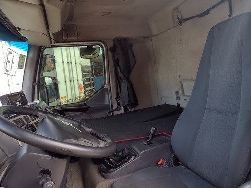 Imagem 12 de 15 de Caminhão Truck Vm 270 Impecável 2013