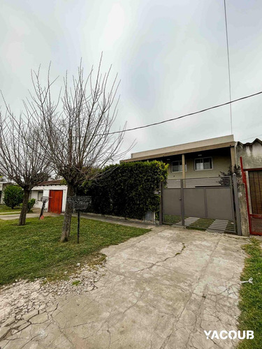 Casa En Venta - 3 Dormitorios 3 Baños - 300mts2 - Lisandro Olmos