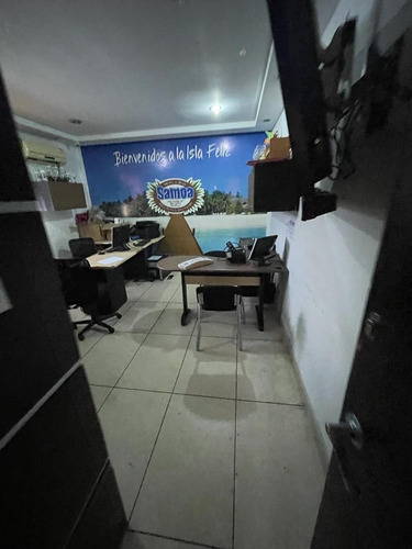 Imagen 1 de 2 de Casa Comercial En Avenida Principal Del Viñedo Luz M 04147550846 Fr