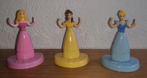3 Muñecas Pequeñas Princesas Disney Bella Aurora Cenicienta (Usado)