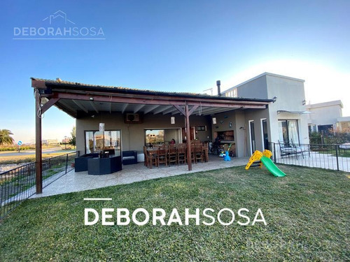 Imagen 16 de 26 de Hermosa Casa Al Agua - El Cantón