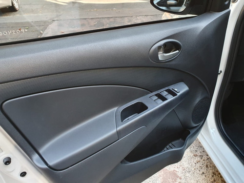 Imagen 8 de 20 de Toyota Etios X 1.5 0km 2023