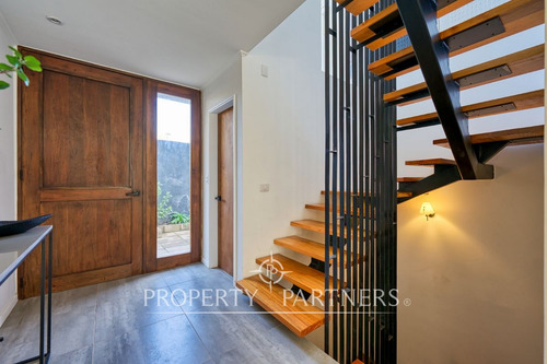 Cómodo Townhouse, Con Excelente Ubicación