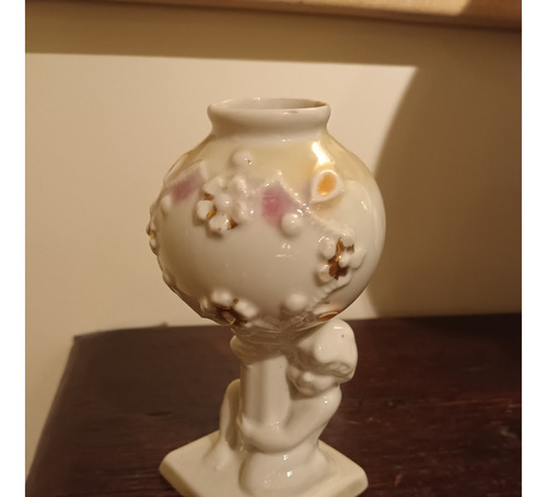 Mate Antiguo De Porcelana Con Querubin Y Flores En Relieve