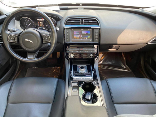Jaguar Xe 2.0 16v Si4 Turbo Gasolina Pure 4p Automático