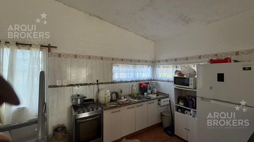 Casa De Tres Dormitorios En Alquiler En La Floresta