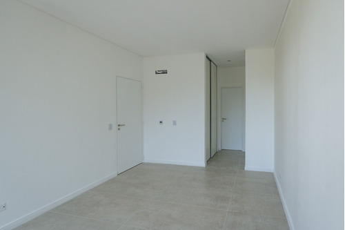Townhouse En Alquiler En Luciérnagas 5 Ambientes