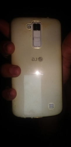K10 Com A Tela Trincada, Com Do Celular Branco