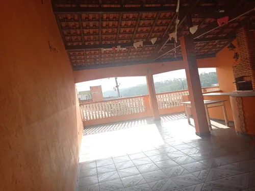 Um Sobrado Com 380 M2 De Construção
