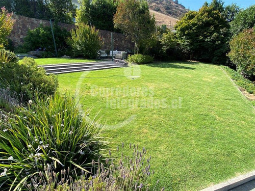 Casa En Arriendo De 5 Dorm. En Lo Barnechea