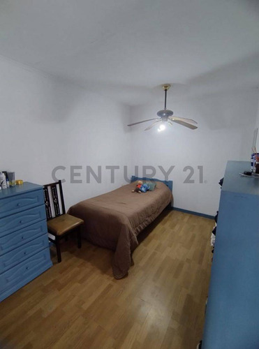 Calle 17 E/ 163 Y 164 - Casa De 3 Dormitorios En Venta - Berisso.