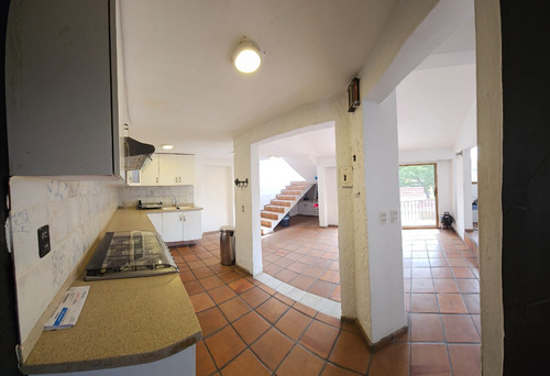 Amplia Residencia En Bugambilias