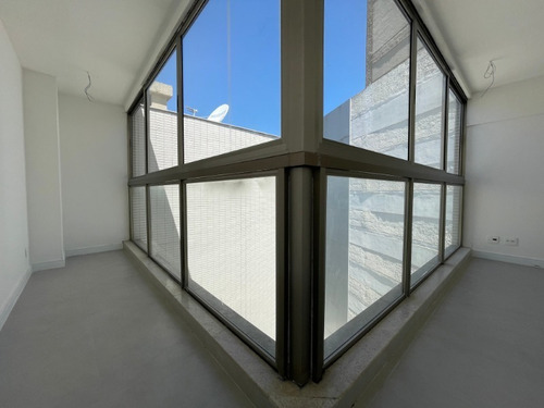 Imagem 28 de 30 de Excelente Cobertura Duplex De Alto Padrão Com Três Suítes Na Avenida Afrânio De Melo Franco, Leblon. - Co00045 - 69400596