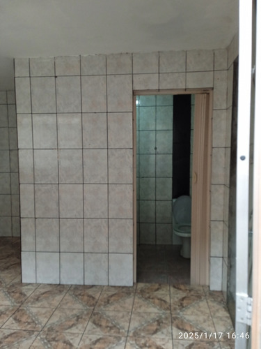 2 Casas Individuais A Do Fundo Com 4 Cômodos E Lavandcômodos