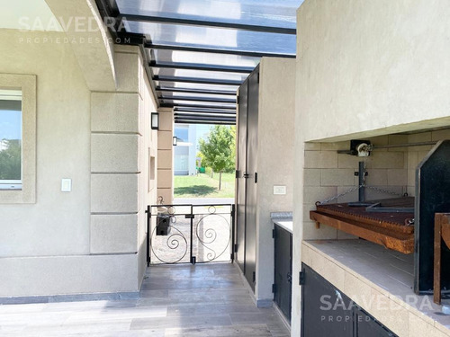 Imagen 6 de 30 de Casa En Venta Estilo Clásico. Barrio Tipas Lote Interno En Zona Bien Consolidada.