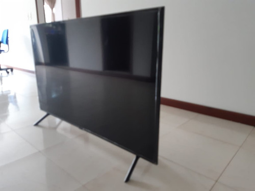 Imagen 1 de 4 de Televisor Samsung Uhd Smart Tv 7 Series Ru7100 50