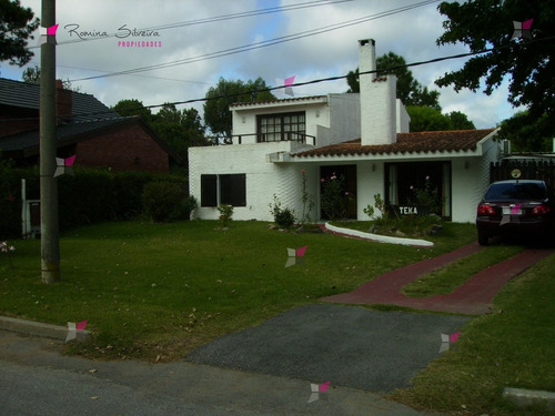 Casa En Mansa, 4 Dormitorios *- Ref: 7888