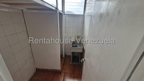 En Alquiler Excelente Oficina Ideal Y Funcional En La Urbina