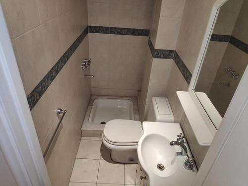 Imagen 11 de 17 de 4 Amb Con Depcia De Servicio Al Frente Con Balcon