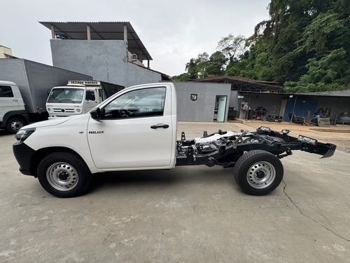 Toyota Hilux 2.8 Tdi Std Cab. Simples 4x4 2p