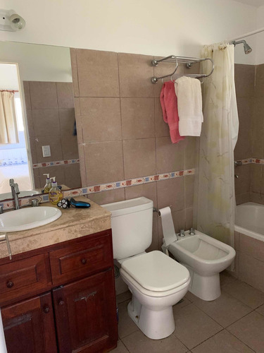 Hermosa Casa Con 4 Dormitorios , 3 Baños Y 1 En Suite