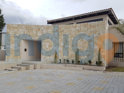 Imagen 8 de 28 de Casa En Venta En Balcones De Juriquilla Con Alberca. Una So