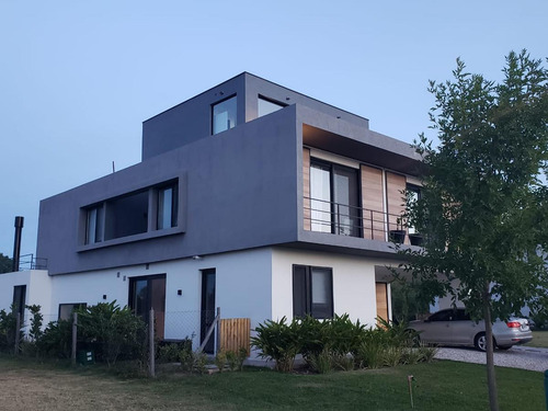 Imagen 2 de 30 de Lindísima Casa De 6 Amb Moderna Al Agua En Virazón, Nordelta