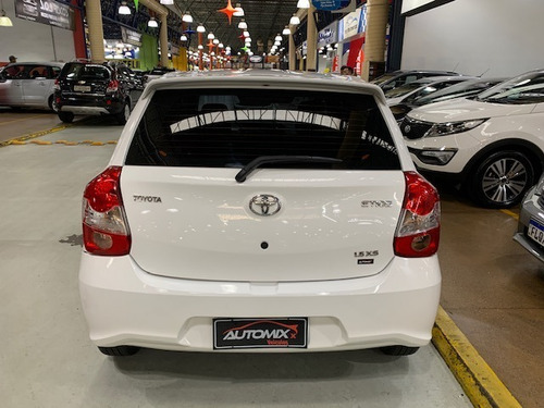 Imagem 12 de 14 de Toyota Etios Hb Xs 1.5 Mt Branco 2018